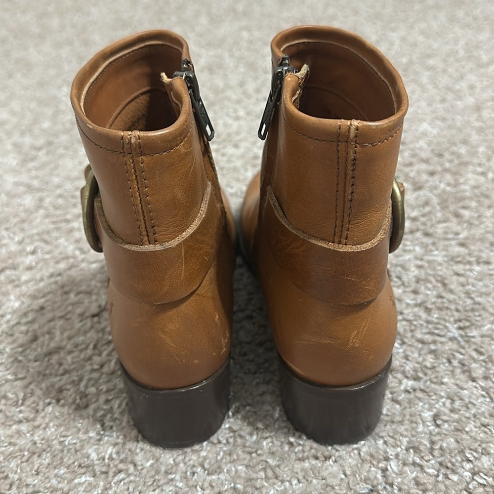 FRYE - Picture 7 of 10